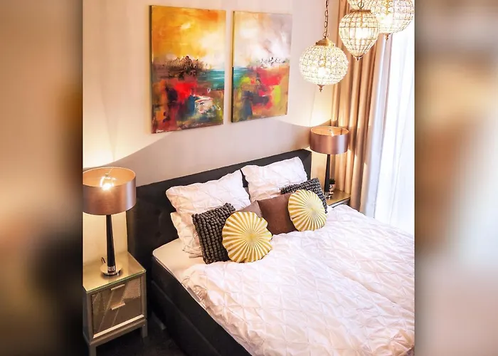 Comfort And Style In City Center With Ensuite Bathroom On Schaafenstrasse